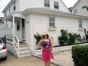 Alyce in front of the beach house (Click to enlarge)