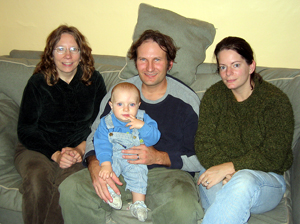 Alyce with her brother's family (Click to enlarge)