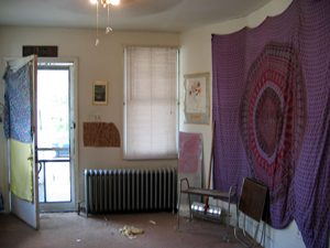 Apartment with tapestries (Click to enlarge)