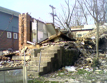 Collapsed house (Click to enlarge)