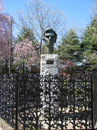 Abe Lincoln bust on a pedestal (Click to enlarge)