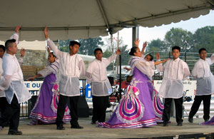 Dancers in purple (Click to enlarge)