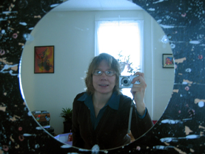Alyce in mirror (Click to enlarge)