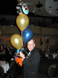 Dad with balloons (Click to enlarge)