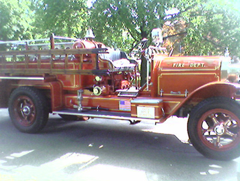Old fire truck (Click to enlarge)