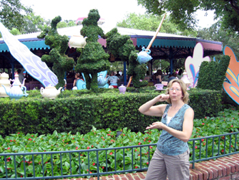 Alyce with Alice in Wonderland topiary (Click to enlarge)