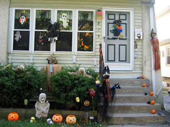 Yard decor (Click to enlarge)