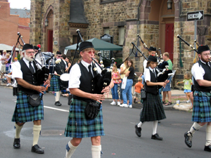 Bagpipe band (Click to enlarge)