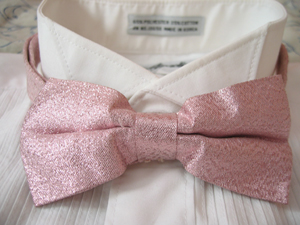 Pink bowtie (Click to enlarge)
