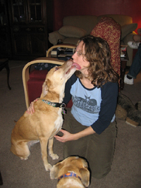 Una kissing Alyce (Click to enlarge)