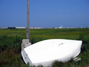 Overturned boat (Click to enlarge)