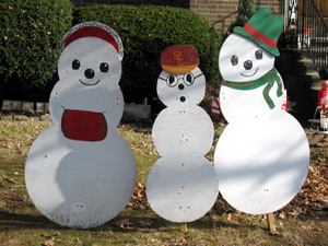 Wooden snowmen (Click to enlarge)